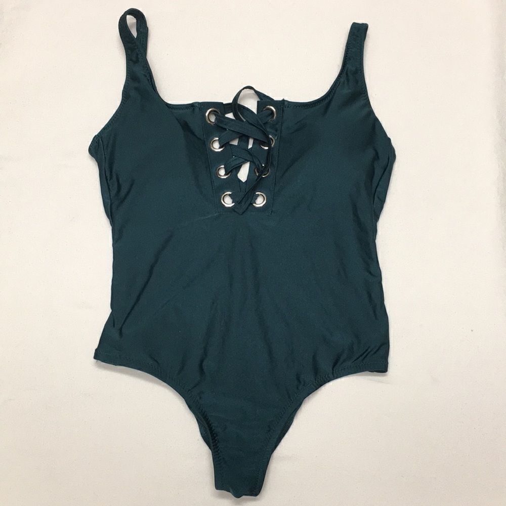 Mossimo Women’s Grommet Lace-Up One Piece Swimsuit. M (d)